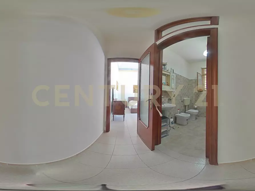 Immagine 58 di Villa in vendita  in Via Quartiere Longo 18 a Aci Castello