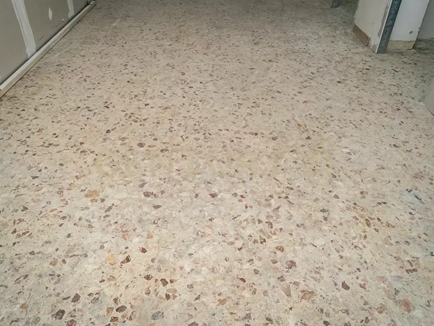 Immagine 25 di Pentalocale in vendita  in Via Duca Degli Abruzzi 54 a Catania