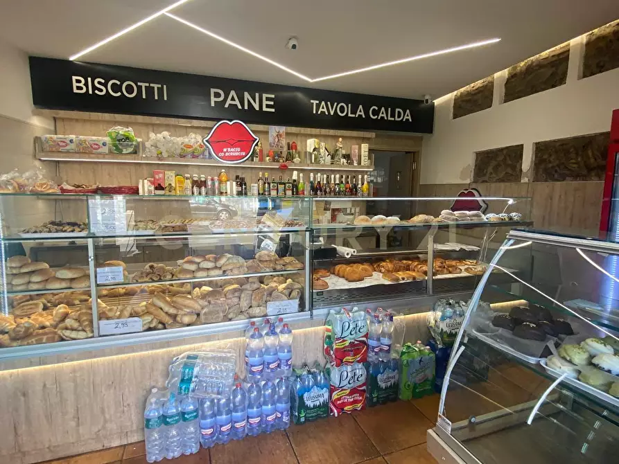 Immagine 9 di Locale commerciale in vendita  in via zia lisa 181 a Catania