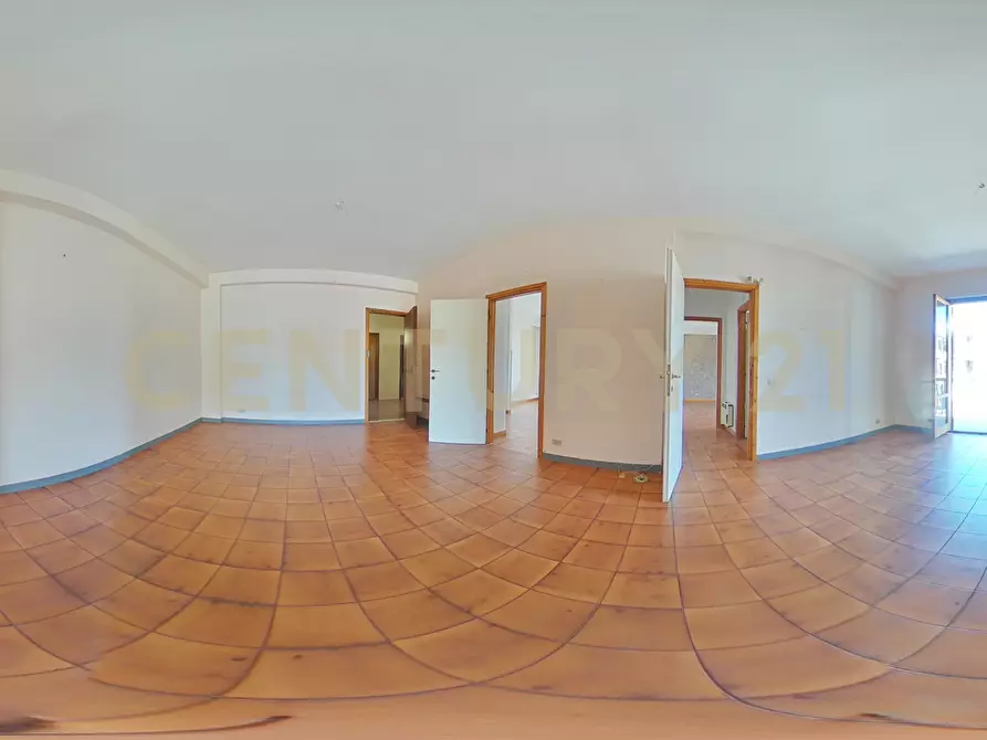 Immagine 52 di Trilocale in vendita  in Via Nazionale a Aci Castello