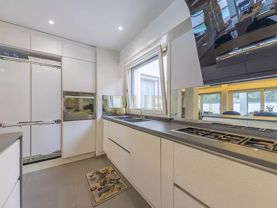 Immagine 46 di Villa in affitto  in Via Bedollo 117 a Roma