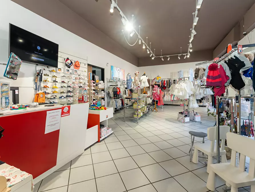 Immagine 6 di Attività commerciale in vendita  in Via Vittorio Emanuele 214 a Belpasso