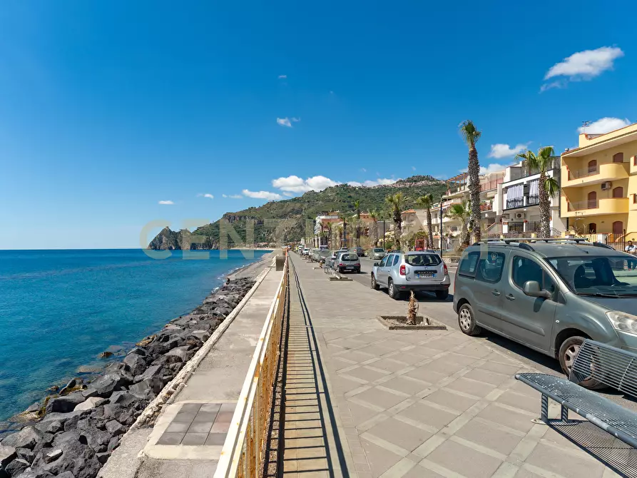 Immagine 4 di Bilocale in vendita  in Via Lungomare 2 a Sant'alessio Siculo