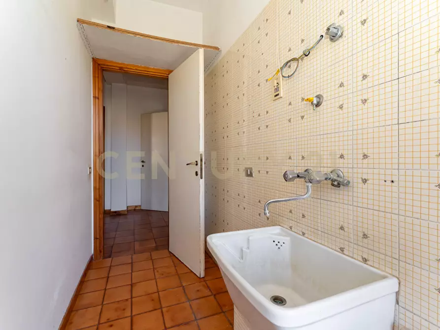 Immagine 21 di Trilocale in vendita  in Via Nazionale a Aci Castello