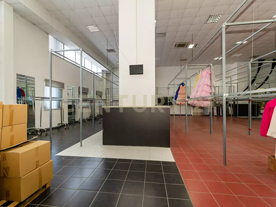 Immagine 26 di Attività commerciale in vendita  in Viale del Commercio a Misterbianco