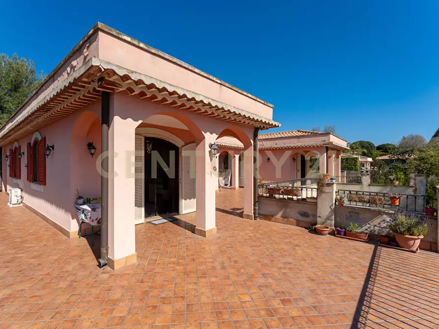 Immagine 41 di Villa in vendita  in Via Alcaloro Petrone 47 a Viagrande