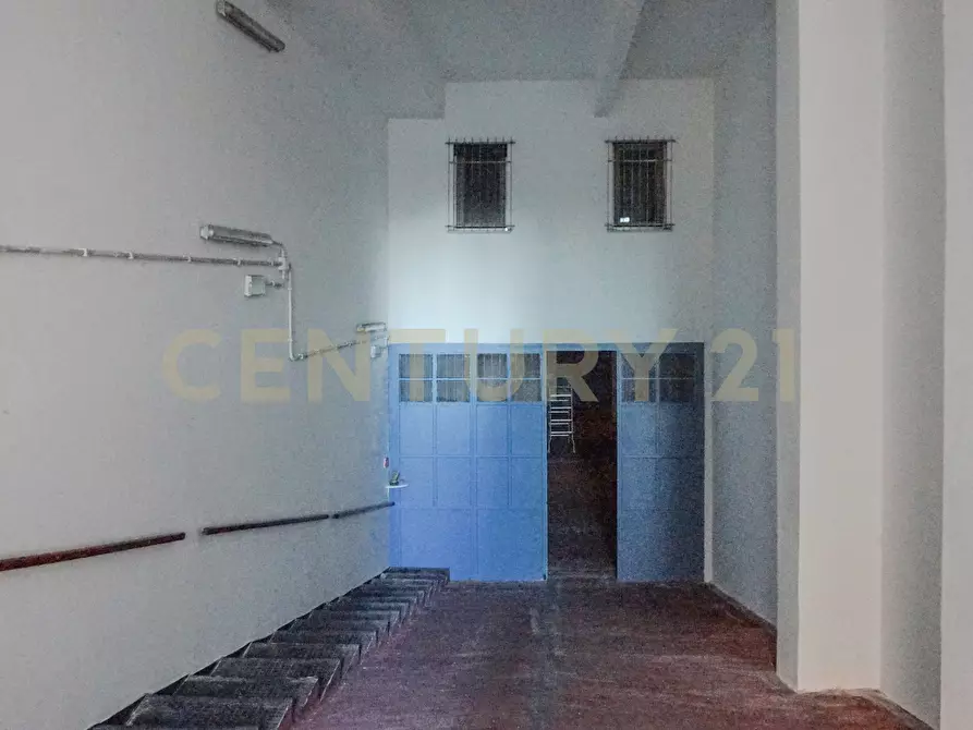 Immagine 3 di Locale commerciale in vendita  in Via Federico Nansen 24 a Roma