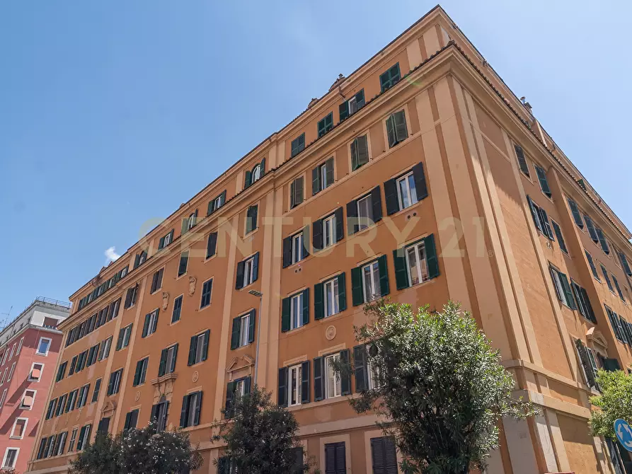 Immagine 22 di Trilocale in vendita  in Via Nemorense 100 a Roma