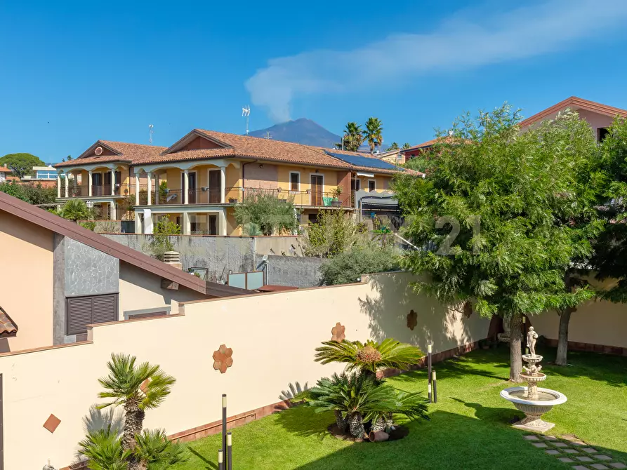 Immagine 72 di Villa in vendita  in Via Salemi 19 a Mascalucia