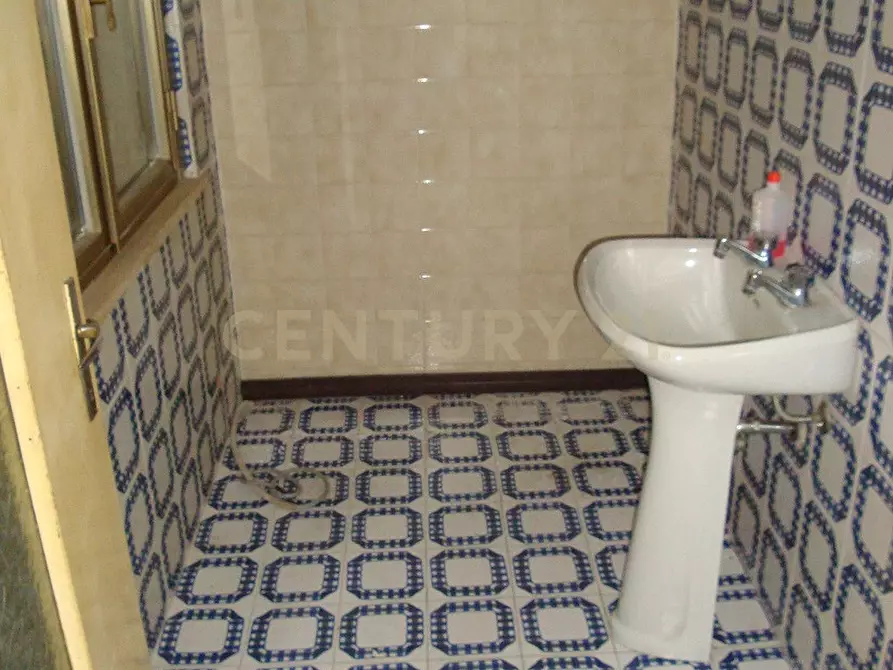 Immagine 14 di Locale commerciale in vendita  in Piazza Alcide De Gasperi 120 a San Giovanni Lupatoto