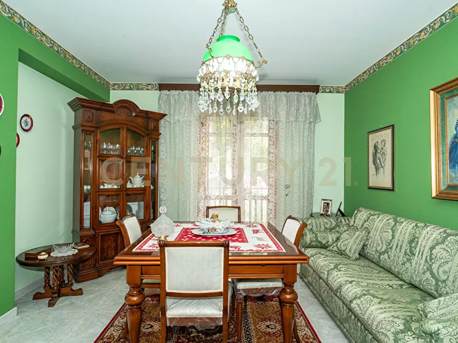 Immagine 5 di Appartamento in vendita  in Via Finocchiari 102 a Aci Catena