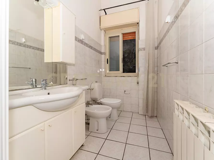 Immagine 19 di Quadrilocale in vendita  in Via P. Gobetti 8 a Adrano