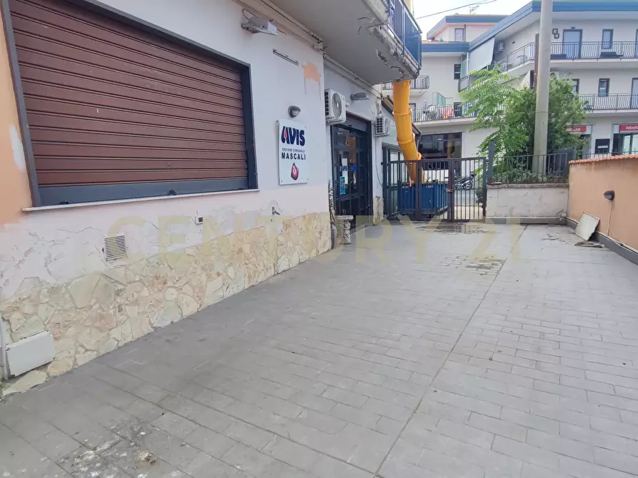 Immagine 31 di Locale commerciale in vendita  in Via Siculo Orientale 488 a Catania