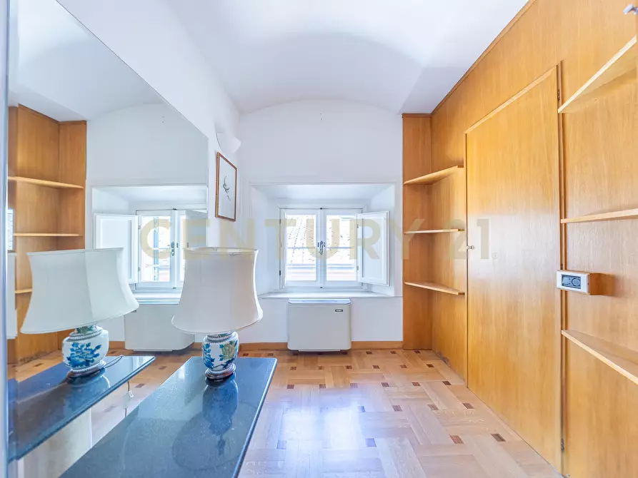 Immagine 59 di Pentalocale in vendita  in Via della Croce 71 a Roma