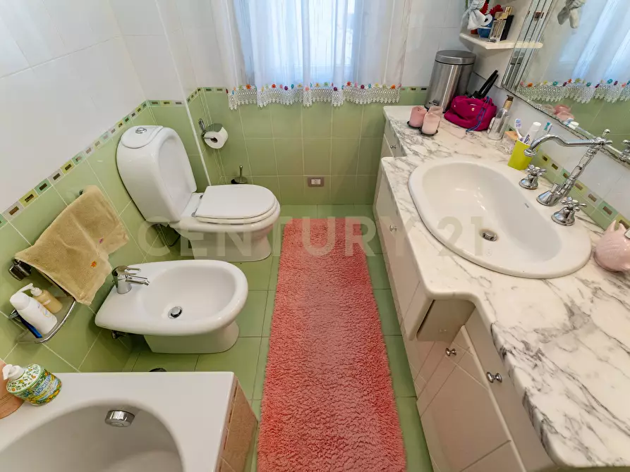 Immagine 14 di Quadrilocale in vendita  in Via Nazionale 32 a Aci Castello