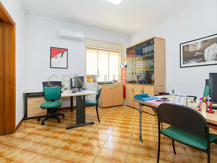 Immagine 28 di Pentalocale in vendita  in Via Grazia Deledda 2 a Catania