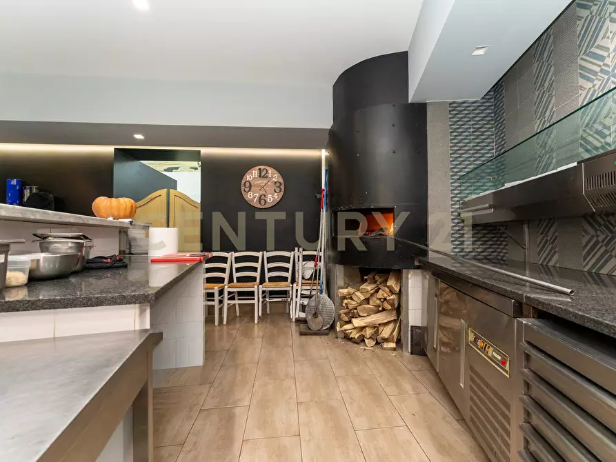 Immagine 12 di Pizzeria / Pub in vendita  in Via Umberto 80 a Sant'agata Li Battiati
