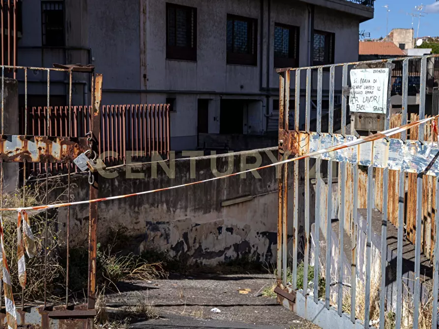 Immagine 20 di Locale commerciale in vendita  in Via Renato Fucini 10 a Catania