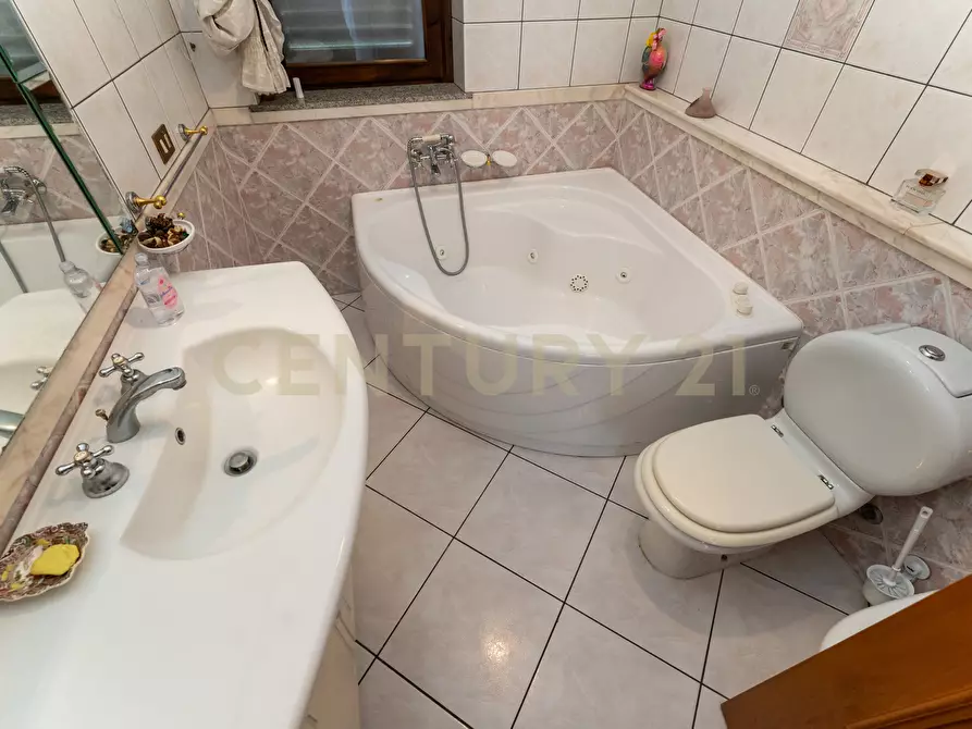 Immagine 17 di Quadrilocale in affitto  in Via della Regione 105 a San Giovanni La Punta