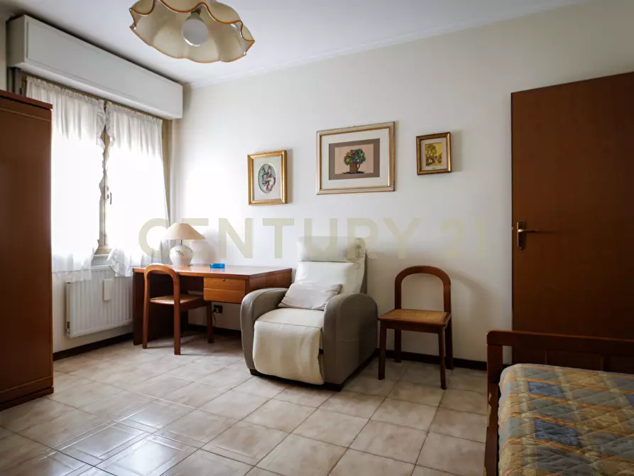 Immagine 9 di Trilocale in vendita  in Via Tazio Nuvolari 210 a Roma