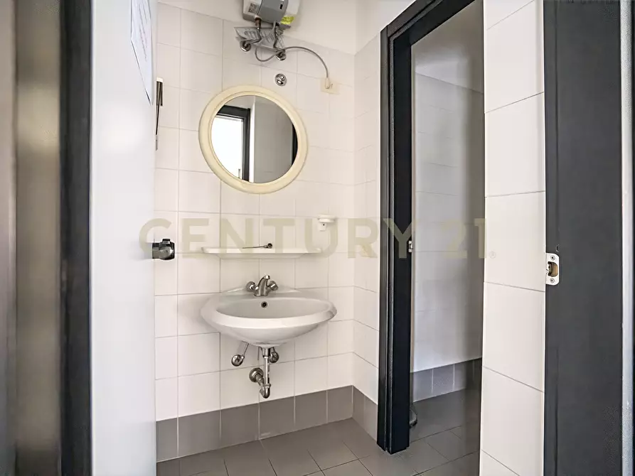 Immagine 22 di Ufficio in vendita  in Via Adriano Cristofoli 40 a Verona