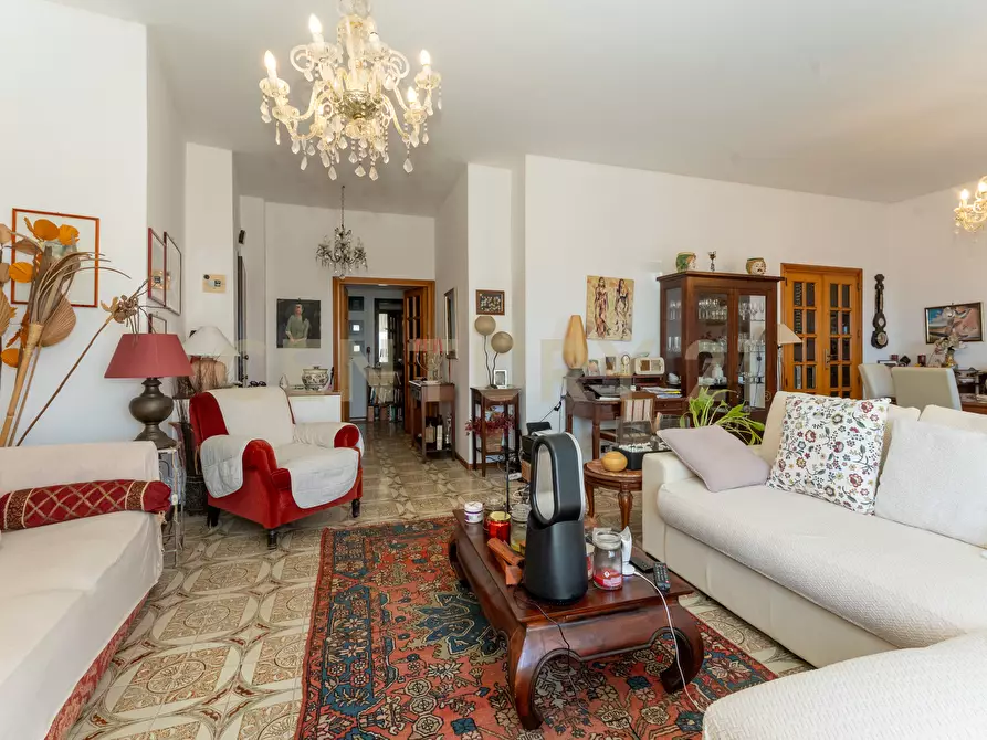 Immagine 14 di Pentalocale in vendita  in Via Cristoforo Colombo 1 a San Gregorio Di Catania