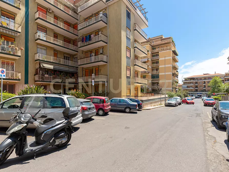 Immagine 39 di Pentalocale in vendita  in Via Grazia Deledda 2 a Catania