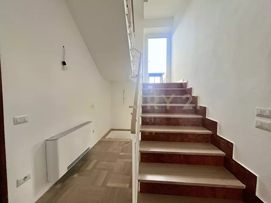 Immagine 23 di Villa in vendita  in Piazza Barbana 35 a Scansano