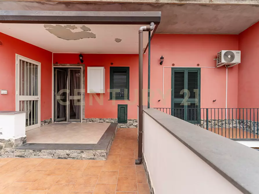 Immagine 15 di Pentalocale in vendita  in Via Crocifisso 26 a Aci Castello