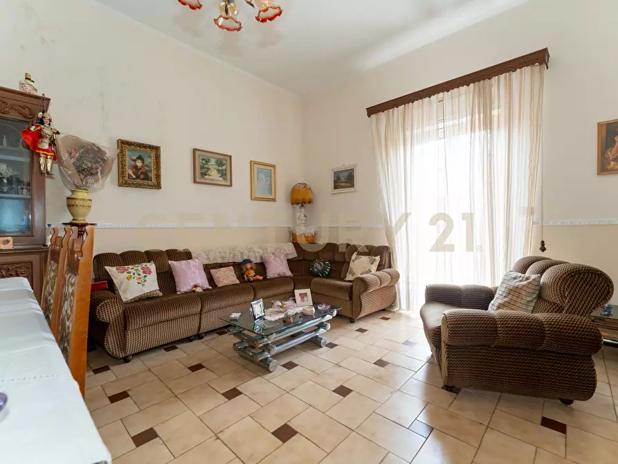 Immagine 38 di Pentalocale in vendita  in Via Sottotenente Cantone 30 a Mascalucia