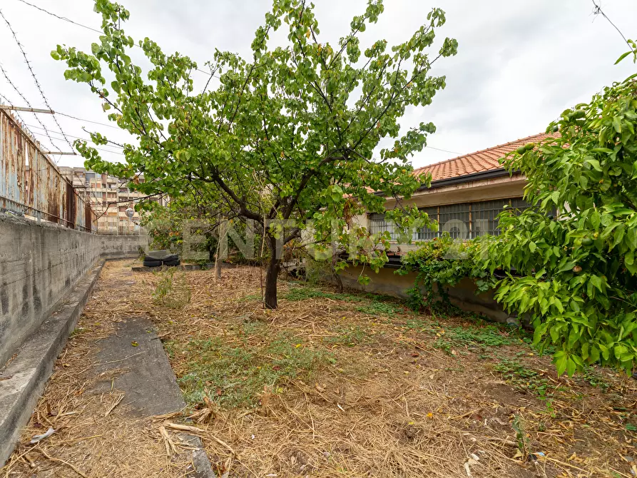 Immagine 24 di Locale commerciale in vendita  in Via Galermo 185 a Catania