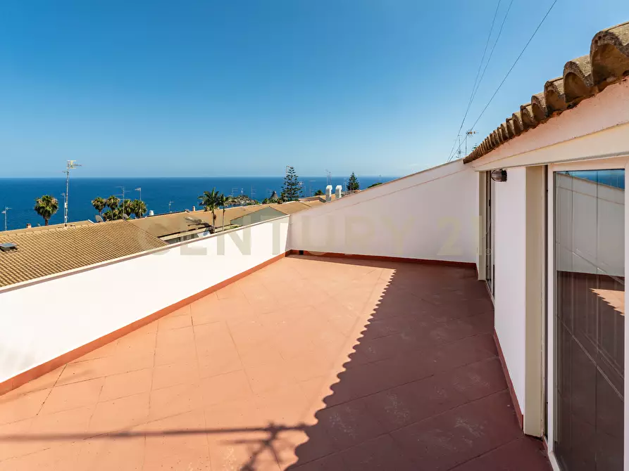 Immagine 2 di Casa indipendente in vendita  in Via Vampolieri 34m a Aci Catena