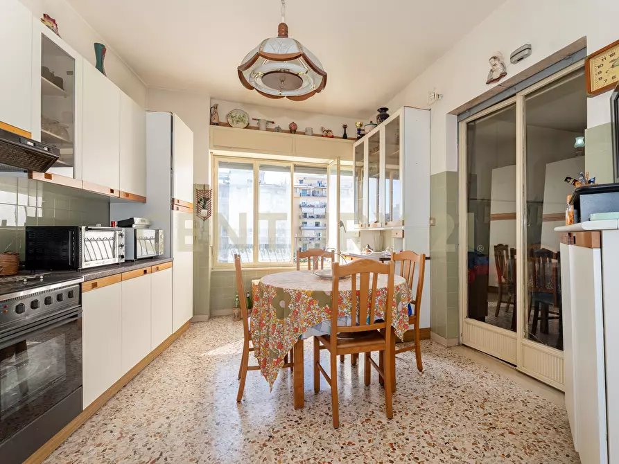 Immagine 13 di Pentalocale in vendita  in Via Messina 523 a Catania