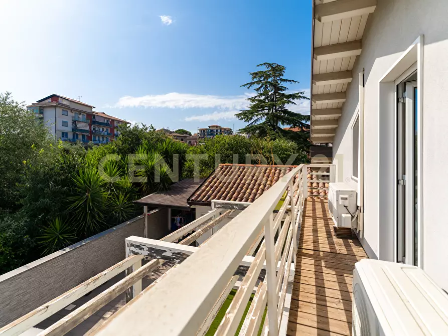 Immagine 41 di Villa in vendita  in Via Immacolata a Catania