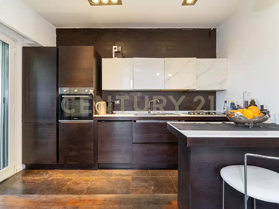 Immagine 38 di Attico in vendita  in Via Maria Gianni 85 a Catania