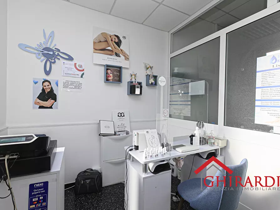 Immagine 3 di Attività commerciale in vendita  in VIA G. CALDESI 43R a Genova