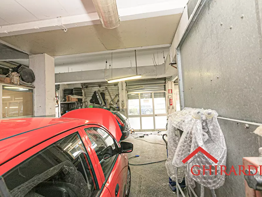 Immagine 11 di Attività artigianale in vendita  in VIA VEZZANI 210R a Genova