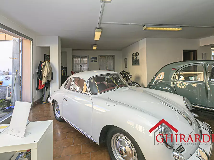 Immagine 8 di Showroom in affitto  in VIA PRA' 5 a Genova