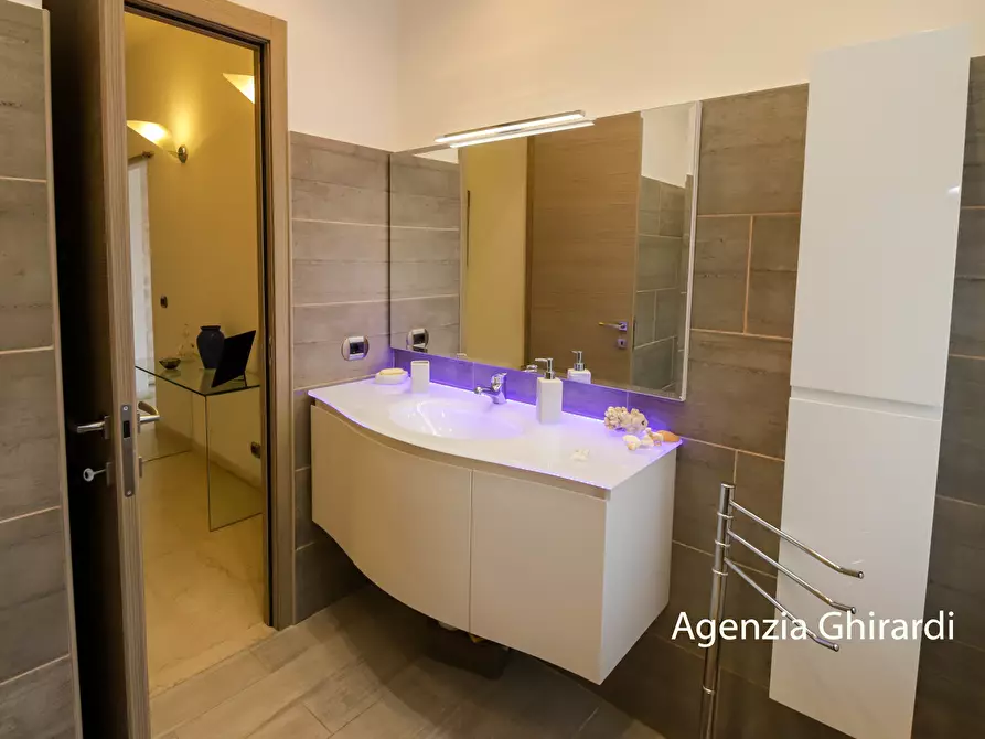 Immagine 26 di Quadrilocale in affitto  in Via Briscata 28 a Genova