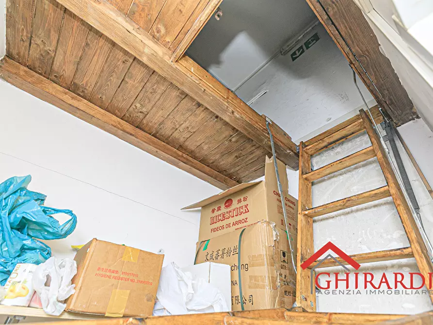 Immagine 26 di Locale commerciale in vendita  in VIA SALUCCI 13-15R a Genova