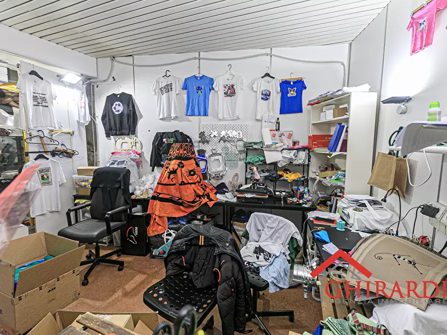 Immagine 7 di Attività commerciale in vendita  in VICO CAMPETTO 3/5 R a Genova