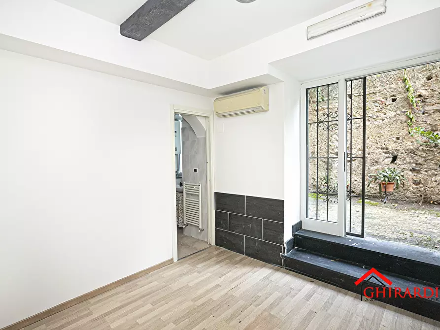 Immagine 11 di Locale commerciale in affitto  in VIA VADO 17R a Genova