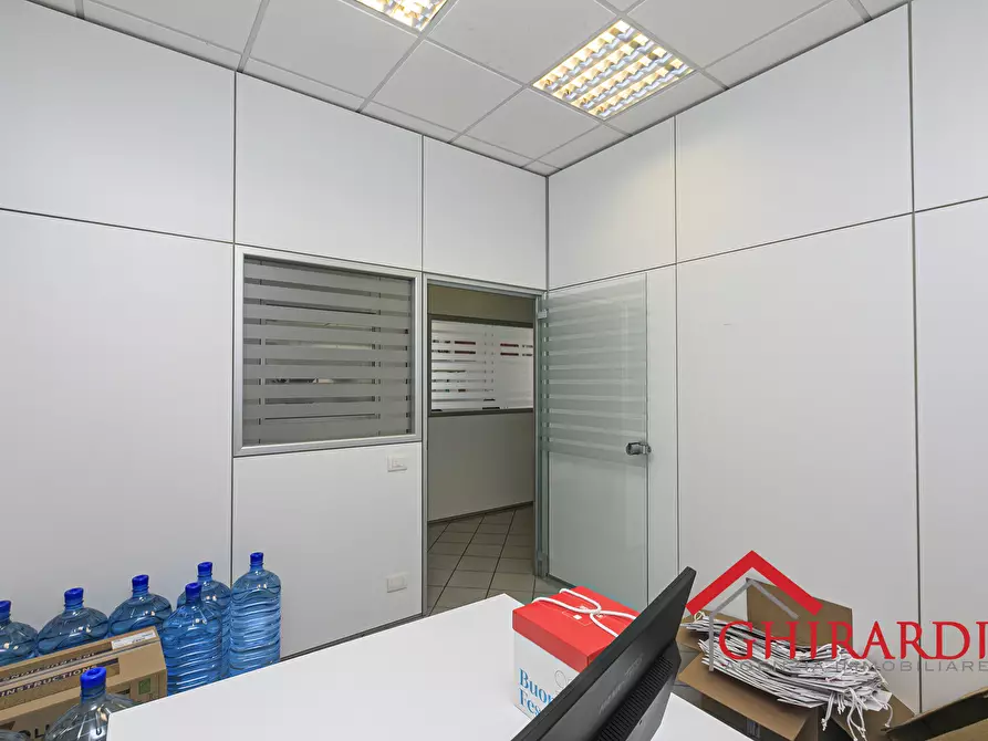 Immagine 6 di Ufficio in vendita  in Via Bombrini a Genova
