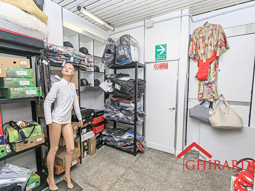 Immagine 26 di Attività commerciale in vendita  in VICO CAMPETTO 3/5 R a Genova