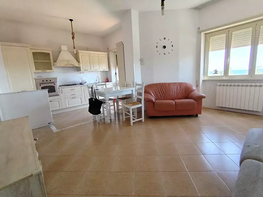 Immagine 2 di Trilocale in vendita  in Via Liri 2 a Nettuno