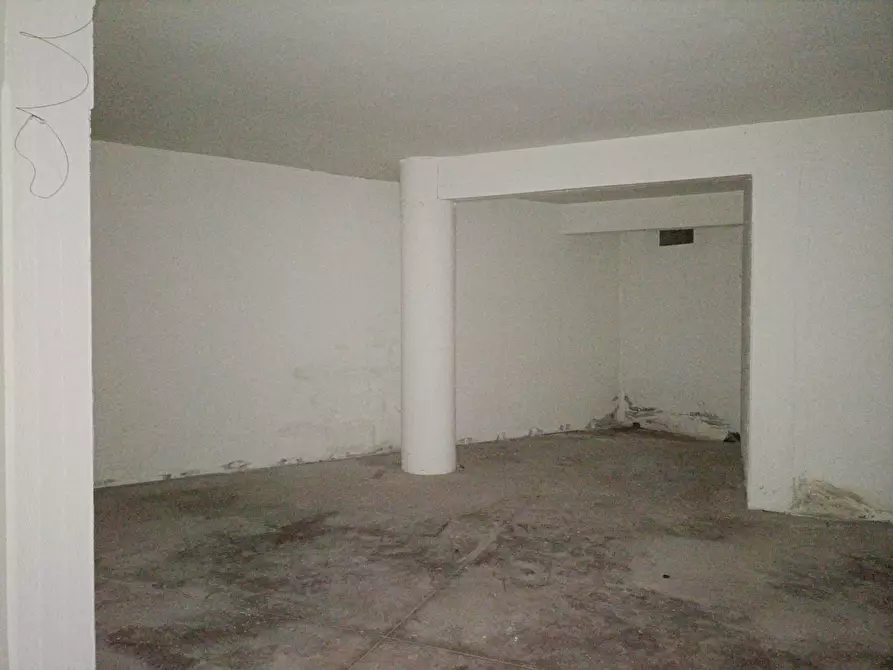 Immagine 10 di Garage in vendita  in Via Montegrappa a Nettuno