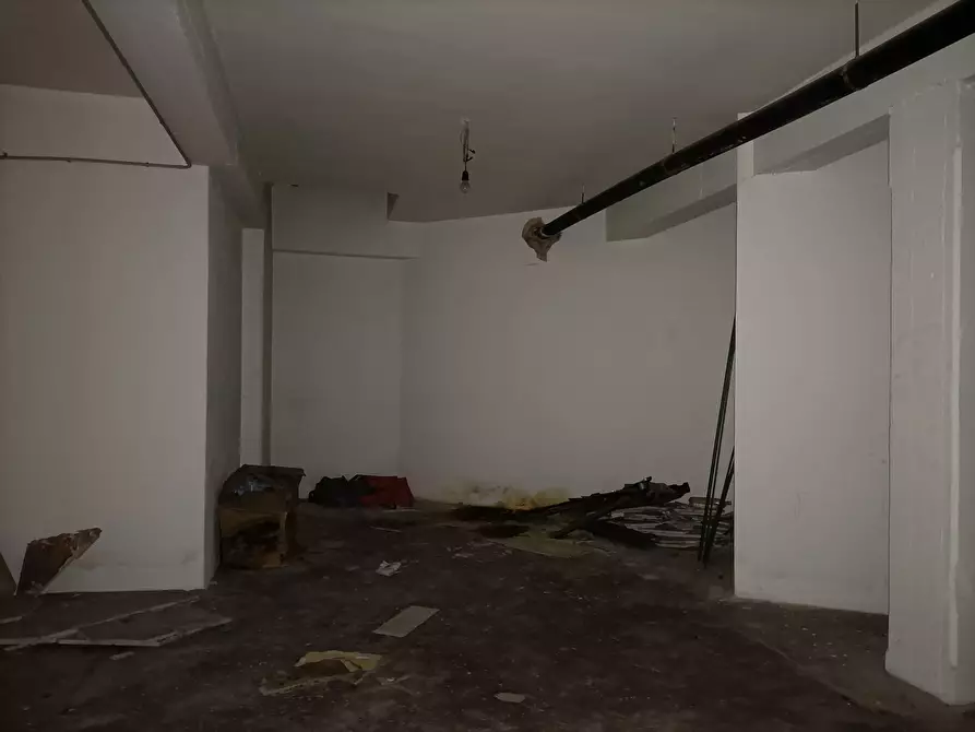 Immagine 20 di Locale commerciale in vendita  a Nettuno