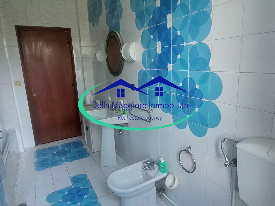 Immagine 22 di Villa in vendita  in via di montenero a Livorno