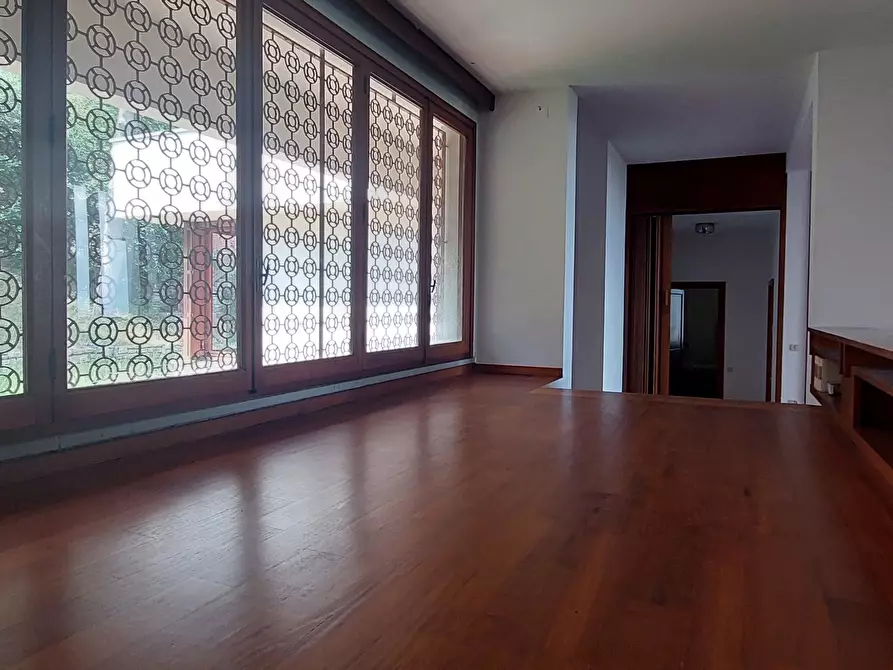 Immagine 18 di Casa indipendente in vendita  a Livorno