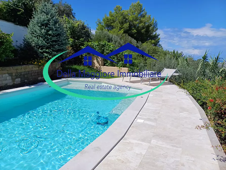 Immagine 28 di Villa in vendita  a Livorno